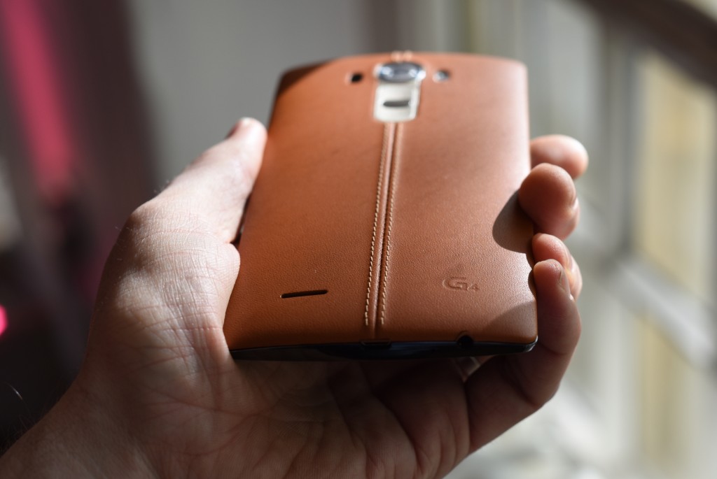 LG G4 - spatele din piele