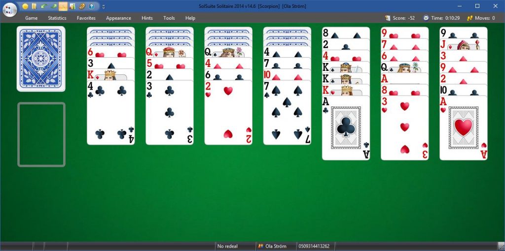 Cati oameni inca joaca jocul Solitaire al Microsoft