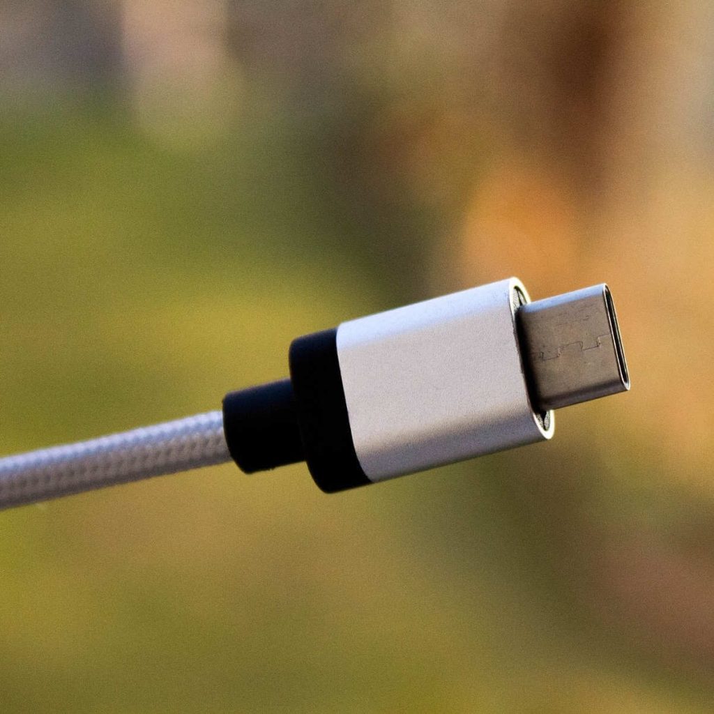 Ce iPhone-uri mai vechi ar putea fi relansate cu port USB-C