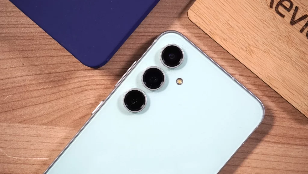 Acest smartphone Samsung ediție specială s-ar putea lansa în această lună