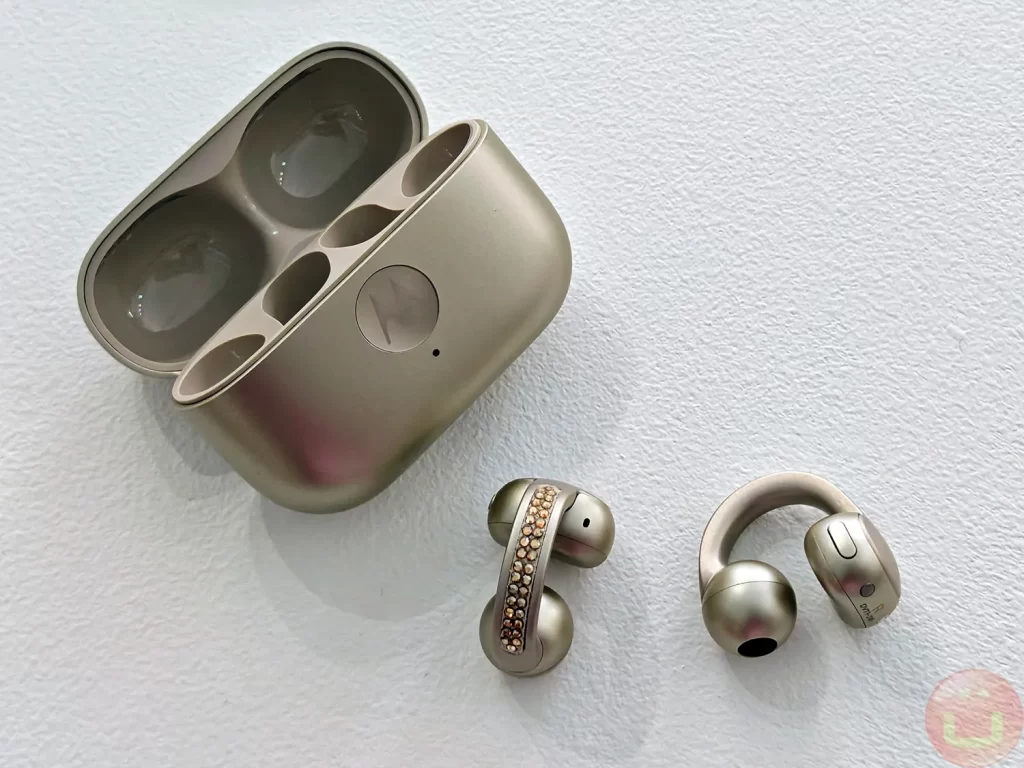 Cele două companii cu care Motorola a creat prima sa pereche de căști wireless open-ear Cele două companii cu care Motorola a creat prima sa pereche de căști wireless open-ear