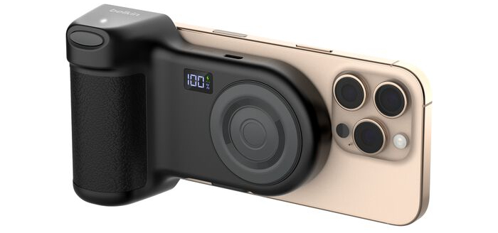 Acest acumulator extern și mâner de cameră pentru iPhone-uri e disponibil la acest preț Acest acumulator extern și mâner de cameră pentru iPhone-uri e disponibil la acest preț